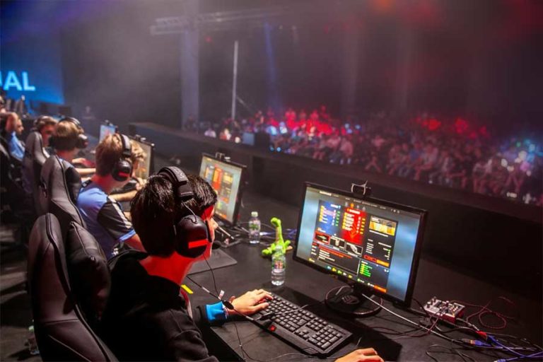 E-sports: The Competitive Gaming Phenomenon